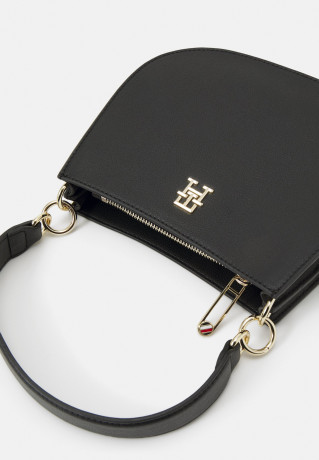 Tommy Hilfiger LIFE MED CROSSOVER Across body bag black LIFE MED CROSSOVER Сумка через плечо черный