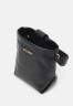 Tommy Hilfiger VEG LUXE SOFT BUCKET Handbag black VEG LUXE SOFT BUCKET сумка черный