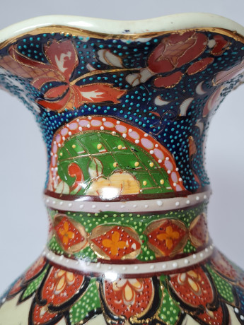 Фарфоровая ваза с красочным рисунком в китайском стиле, 30 x 13 см, Китай, 1960-70гг.