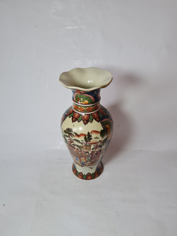 Фарфоровая ваза с красочным рисунком в китайском стиле, 30 x 13 см, Китай, 1960-70гг.