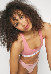 Tommy Hilfiger UNLINED BRALETTE Sports bra pink БРАЛЕТТ БЕЗ ПОДКЛАДКИ Спортивный бюстгальтер розовый