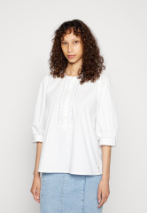 Tommy Hilfiger CRAFTED HENLEY  Print T-shirt optic white CRAFTHED HENLEY Футболка с принтом оптический белый