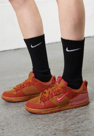 Nike Sportswear DUNK DISRUPT 2 Sneaker low desert bronze/pink prime/rugged orange/canyon rust/electro purple/washed teal DUNK DISRUPT 2 Низкие кроссовки женские бронза пустыни/розовый прайм/грубый оранжевый/каньон ржавчины/электро-фиолетовый/бледный бирюз
