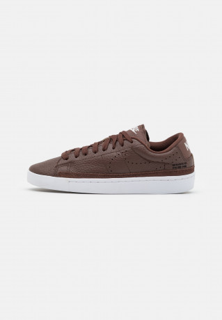 Nike Sportswear BLAZER UNISEX Sneaker low light chocolate/white/sail BLAZER UNISEX Низкие кроссовки женские светлый шоколад/белый/парус