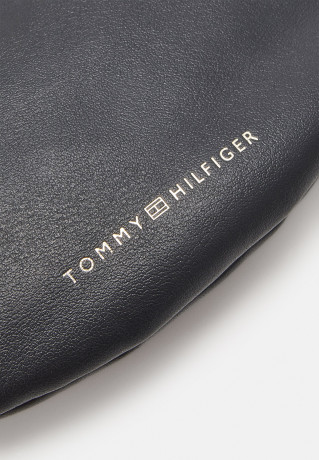 Tommy Hilfiger CHAIN MINI CROSSOVER Handbag black CHAIN ??MINI CROSSOVER Сумочка черный