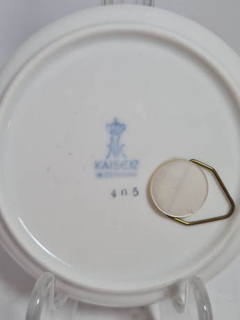 Тарелка декоративная винтажная AK Kaiser с изображением женщины с ребенком, фарфор, 10 см, Германия, 1960-70гг.