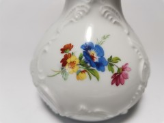 Royal Porzellan Bavaria KPM Germany Kerafina, Королевский Фарфор Бавария КПМ Керафина Винтажная фарфоровая ваза с мейсенским букетом на фоне фактурного узора, 13см, Германия 1960г.