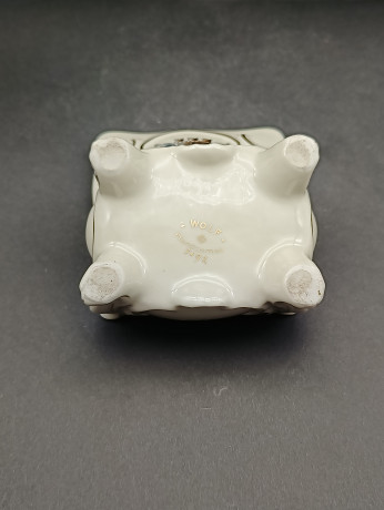 Шкатулка винтажная Wolf с гербом, ручная работа, фарфор, 8.5 х 7 см, Германия, 1960-70гг.