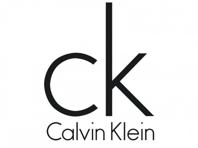 Calvin Klein эмблема. Кельвин Кляйн бренд одежды. Кельвин Кляйн значок бренда. Шрифт логотипа Кельвин Кляйн.