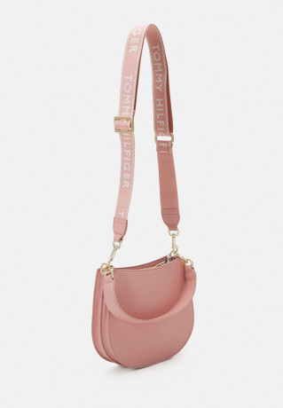 Tommy Hilfiger LIFE MED CROSSOVER Across body bag soothing pink LIFE MED CROSSOVER Сумка через плечо успокаивающий розовый
