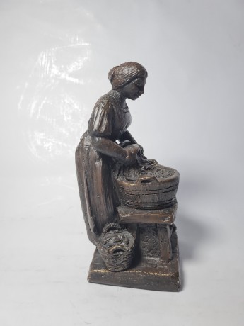 Kunstwerk aus Porzellan Фарфоровая статуэтка "Женщина, стирающая белье", 8.5см x 19см, Германия, 1960-70гг.