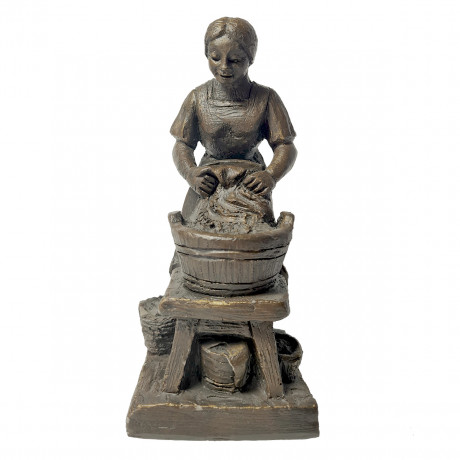 Kunstwerk aus Porzellan Фарфоровая статуэтка "Женщина, стирающая белье", 8.5см x 19см, Германия, 1960-70гг.