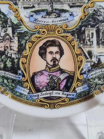 Тарелка сувенирная винтажная The Kuhn Bavaria с изображением видов Линдерхофа и портретом Людвига II, 10 см, Германия, 1970-80гг.