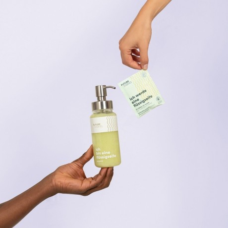 FUTURE STORIES Vorteilskit 3er Set Flussigseifen Pulver Koriander & Limette inkl. Pumpspender Набор Advantage Kit из 3 жидких мыльных порошков с кориандром и лаймом, включая помпу-дозатор