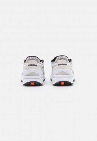 Nike Sportswear WAFFLE ONE Sneaker low summit white/white/black/orange WAFFLE ONE кроссовки женские низкие вершина белый/белый/черный/оранжевый
