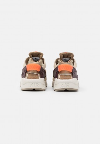 Nike Sportswear AIR HUARACHE Sneaker low braun AIR HUARACHE Низкие кроссовки женские коричневый