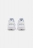 Nike Sportswear AIR HUARACHE UNISEX Sneaker low white/pure platinum AIR HUARACHE UNISEX Низкие кроссовки женские белый/чистая платина