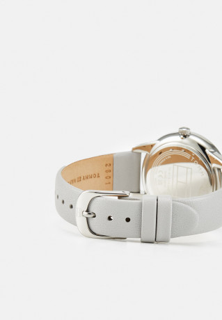 Tommy Hilfiger CASE DIAL WITH ACCENTS Watch silver-coloured ЦИФЕРБЛАТ С АКЦЕНТАМИ Часы серебристый