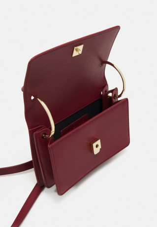 Tommy Hilfiger CHIC CROSSOVER Across body bag rouge CHIC CROSSOVER Сумка через плечо румяна