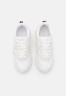 Tommy Hilfiger ELEVATED CHUNKY RUNNER Trainers white ELEVATED CHUNKY RUNNER — Кроссовки белый
