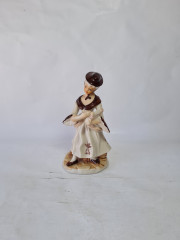 Фигурка винтажная &quot;Леди в бело-коричневом платье с музыкальным инструментом&quot;, фарфор, 17 см, Тайвань, 1960-70гг.