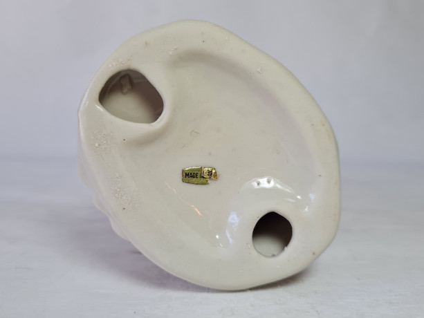 Фигурка винтажная "Леди в бело-коричневом платье с музыкальным инструментом", фарфор, 17 см, Тайвань, 1960-70гг.