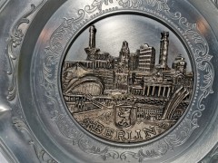 Koziol, Декоративная Тарелка-панно &quot;Берлин&quot; с трехмерным изображением достопримечательностей Берлина, металл, 22см, Германия 1980г