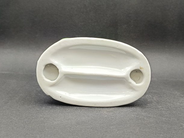 Статуэтка винтажная Im Stil von Hervit Royal "Девочка с бельчатами, отдыхающая на траве", фарфор, 12 х 10 см, Германия, 1960-70гг.