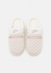 Nike Sportswear BURROW SE Hausschuh light orewood brown/aura/pale ivory BURROW SE тапочки светлый коричневый цвет рудного дерева/аура/светлая слоновая кость