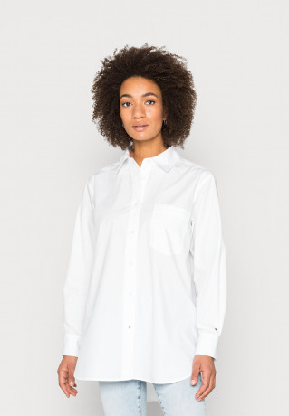 Tommy Hilfiger OVERSIZED SHIRT Button-down blouse optic white РУБАШКА ОВЕРСАЙЗ Блуза на пуговицах оптический белый