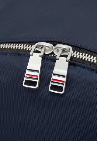 Tommy Hilfiger CENTRAL REPREVE BACKPACK UNISEX Rucksack space blue РЮКЗАК CENTRAL REPREVE УНИСЕКС Рюкзак космический синий