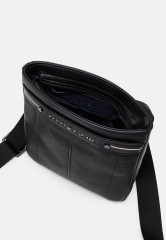 Tommy Hilfiger CENTRAL MINI CROSSOVER UNISEX Across body bag black CENTRAL MINI CROSSOVER UNISEX Сумка через плечо черный