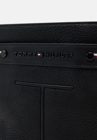 Tommy Hilfiger CENTRAL MINI CROSSOVER UNISEX Across body bag black CENTRAL MINI CROSSOVER UNISEX Сумка через плечо черный