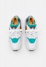 Nike Sportswear AIR HUARACHE UNISEX Sneaker low white/blue/emerald AIR HUARACHE UNISEX Низкие кроссовки женские белый/синий/изумрудный