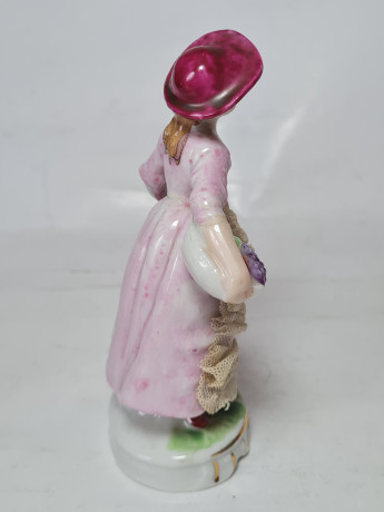 Barock Rokoko Статуэтка "Дама в викторианском стиле в бордово-фиолетовом платье и шляпке", 12,5 x 7 см, Германия, 1960-70гг.