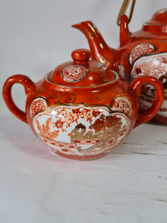 Набор для чая винтажный, фарфор с ярким декором в японском стиле: чайник 19,5 х 13 см, молочник 10 х 7,5 см, сахарница 14 х 9 см, Япония, 1960-70гг.