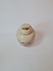 Винтажная фарфоровая ваза с крышкой в японском стиле, расписанная вручную  &quot;Птицы в японском саду&quot;, 13см х 11см, Япония, 1950-60гг.