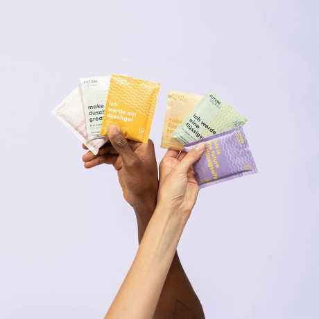 FUTURE STORIES Vorteilskit 3er Set Flussigseifen Pulver mit allen Sorten inkl. Pumpspender Набор Advantage Kit из 3 жидких мыльных порошков всех типов, включая помповый дозатор.