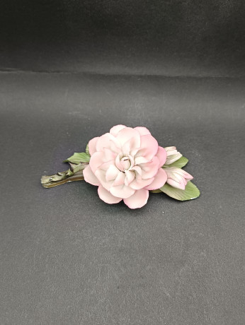 Статуэтка винтажная The Franklin Mint "Роза Mme Pierre Oger", в розово-белых тонах, бисквитный фарфор, 16 х 6 см, Италия, 1985 год.