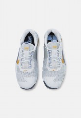 Nike Performance METCON 7 Sneaker low pure platinum/metallic gold coin/ashen slate/aluminum/thunder blue METCON 7 кроссовки женские низкие чистая платина/металлическая золотая монета/пепельный сланец/алюминий/синий гром