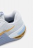Nike Performance METCON 7 Sneaker low pure platinum/metallic gold coin/ashen slate/aluminum/thunder blue METCON 7 кроссовки женские низкие чистая платина/металлическая золотая монета/пепельный сланец/алюминий/синий гром