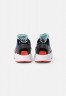 Nike Sportswear AIR HUARACHE UNISEX Sneaker low concord/team orange/copa black white AIR HUARACHE UNISEX Низкие кроссовки женские concord/team оранжевый/копа черный белый