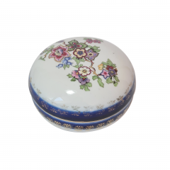 Шкатулка винтажная, бело-голубой фарфор с красочным цветочным декором и позолоченным узором, 12 x 7,5 см, Германия, 1960-70гг.