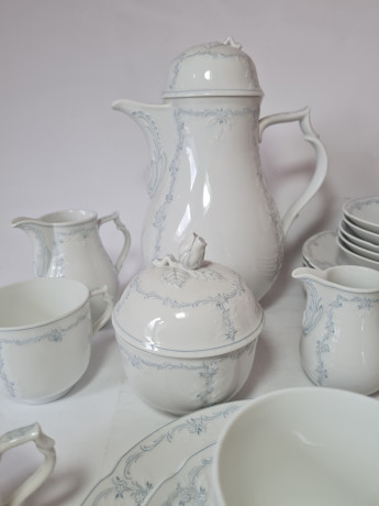 Kaiser, Rokokoform Dubarry Midinette Чайный набор: чайник, сахарница, 2 молочника, 5 чашек, 6 блюдец, 6 тарелок, белый фарфор с нежно-голубым рисунком, Германия, 1960-70гг.