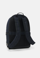 Tommy Hilfiger ELEVATED MONO BACKPACK UNISEX Rucksack space blue ПОВЫШЕННЫЙ РЮКЗАК МОНО УНИСЕКС Рюкзак космический синий