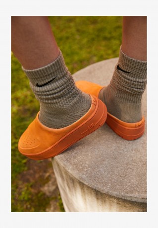 Nike Sportswear W AF1 LOVER XX Pantolette flach cinder orange W AF1 LOVER XX Мюли на плоской подошве пепельный апельсин