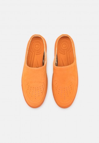Nike Sportswear W AF1 LOVER XX Pantolette flach cinder orange W AF1 LOVER XX Мюли на плоской подошве пепельный апельсин
