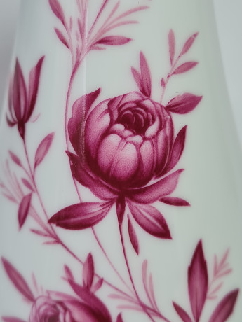 Ваза винтажная Royal KPM Bavaria, белый фарфор "Красные розы", 19 x 8 см / 3 см, Германия, 1960-70гг.