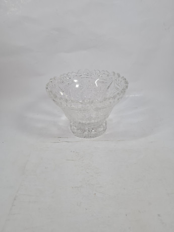 Вазочка винтажная Im Stil Anna Hutte на ножке с объемным декором, хрусталь, 16,5 см, Германия, 1960-70гг.