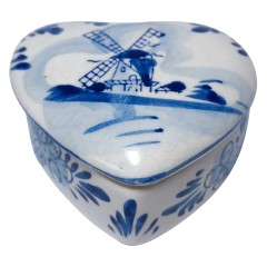 Шкатулка винтажная с амулетом Delft / K&amp;S, фарфор, 8 х 8 см, амулет с цепочкой, Нидерланды, 1970 год.